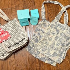 lululemon athletica Beige and Gray Tote Bag Set